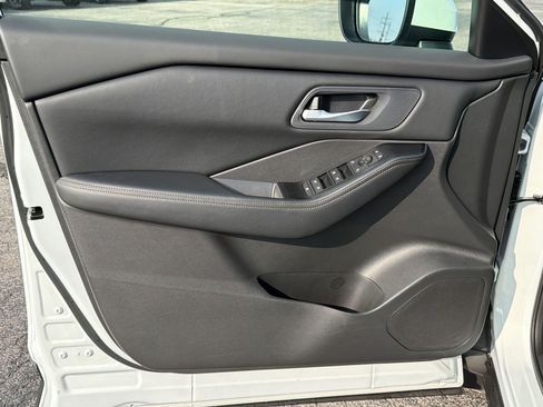 Used 2026 Nissan Rogue SV FWD image 16