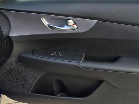 Used 2022 Kia Forte LXS image 8