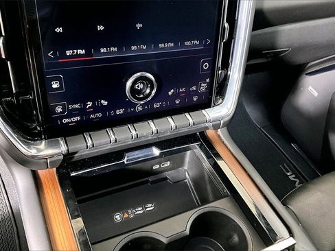 Used 2025 GMC Yukon XL Denali image 26