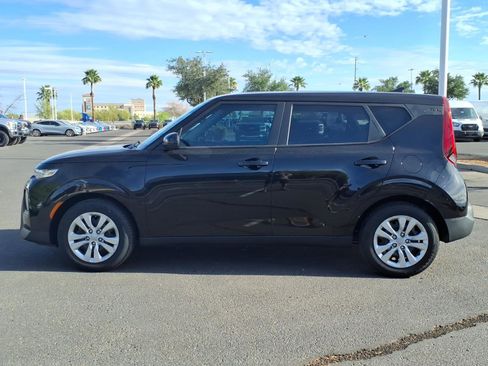Used 2021 Kia Soul LX image 2