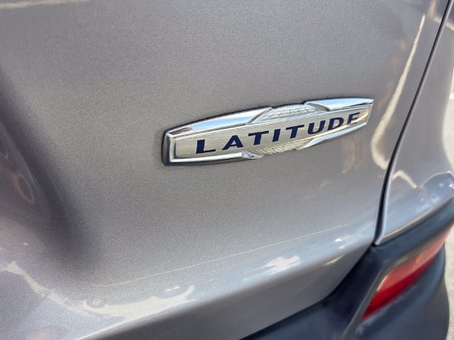 Used 2019 Jeep Cherokee Latitude w/ Popular Appearance Group FWD image 11