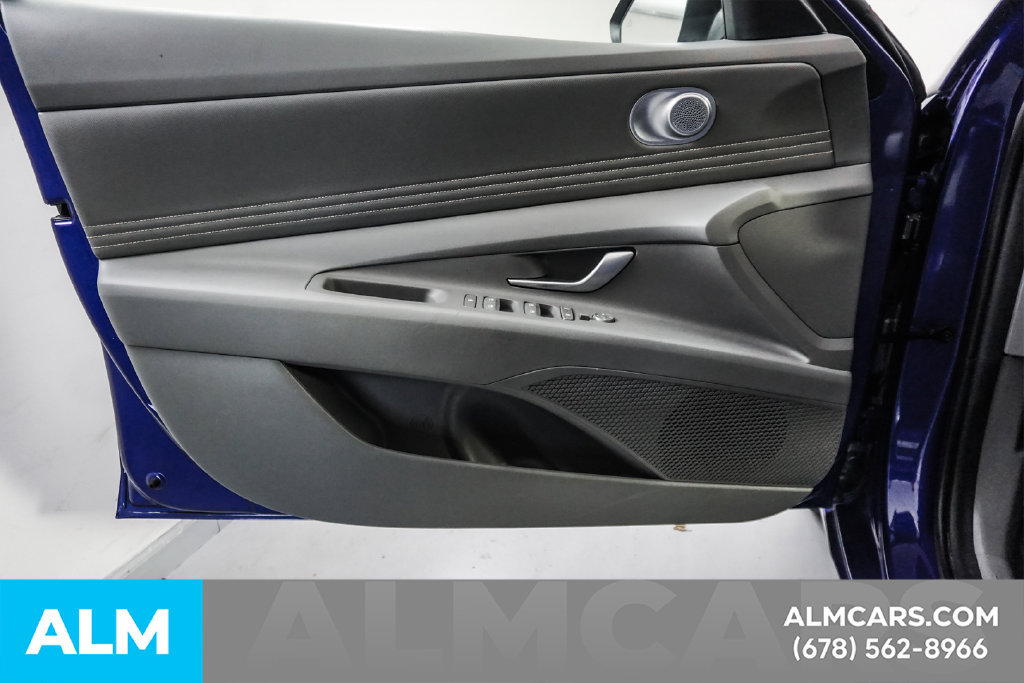 Used 2025 Hyundai Elantra SEL FWD image 41