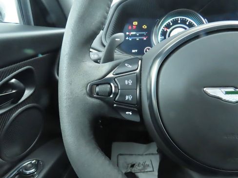 Used 2019 Aston Martin DB11 AMR image 11