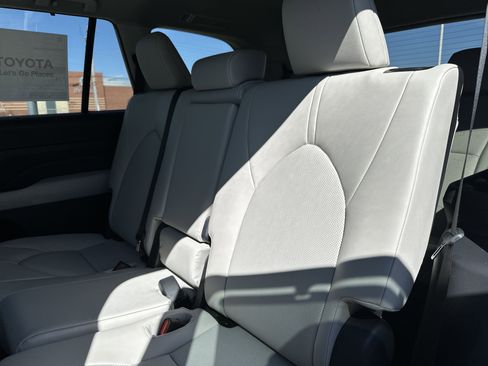 New 2026 Toyota Grand Highlander image 8