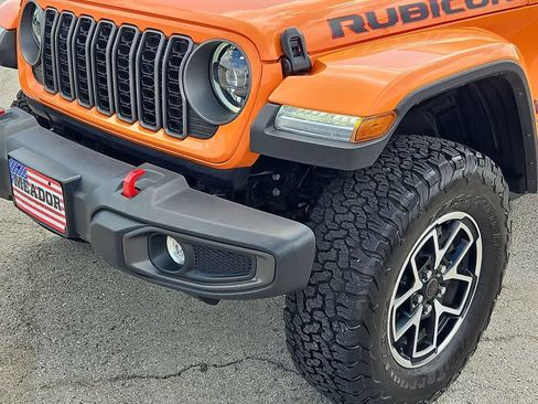 Used 2025 Jeep Wrangler Unlimited Rubicon w/ Convenience Group image 11