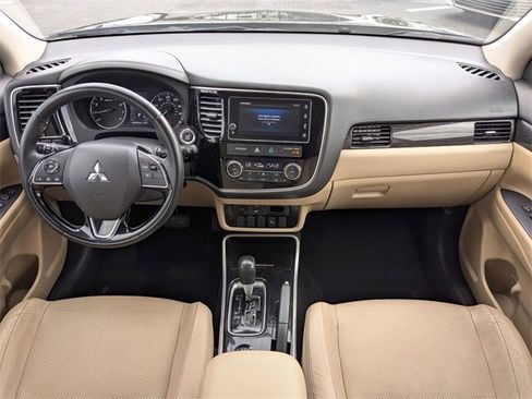 Used 2018 Mitsubishi Outlander SEL image 14