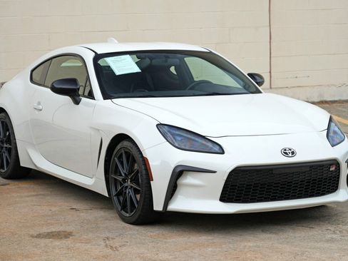 Used 2023 Toyota GR86 Premium w/ ALL Weather Mat Package (TMS) RWD image 46