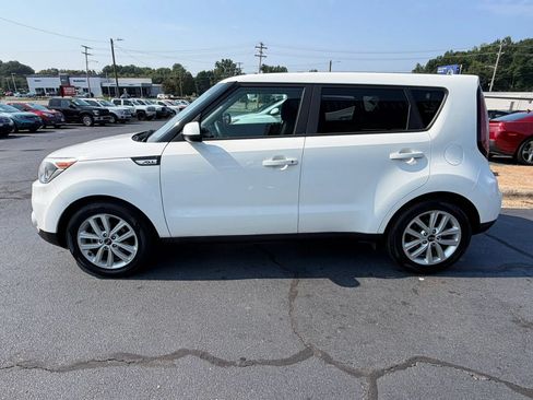 Used 2018 Kia Soul + FWD image 4