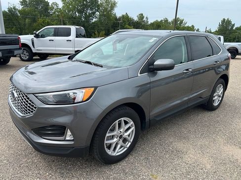 Used 2024 Ford Edge SEL w/ Convenience Package AWD/4WD image 3