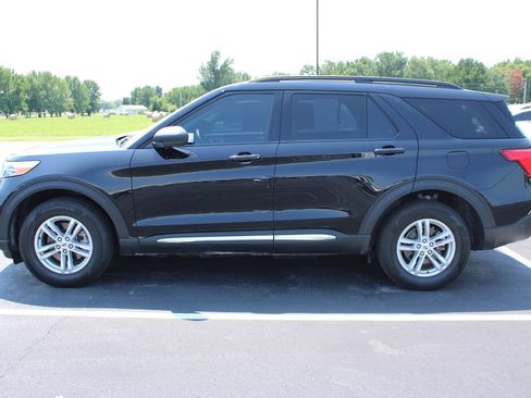 Used 2024 Ford Explorer XLT w/ Equipment Group 202A AWD/4WD image 7