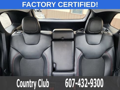 Used 2021 Jeep Cherokee Trailhawk AWD/4WD image 21