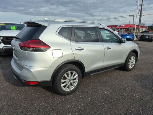 Used 2018 Nissan Rogue SV image 5