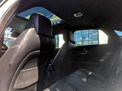 Used 2016 Jaguar XF R-Sport image 41