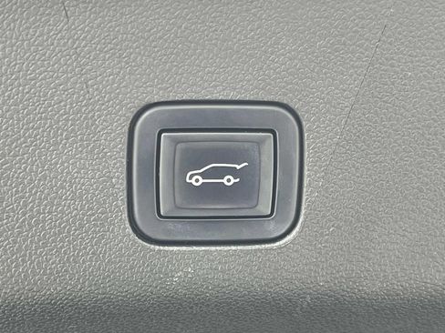 Used 2022 GMC Yukon Denali w/ Denali Ultimate Package AWD/4WD image 12