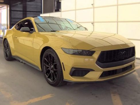 Used 2025 Ford Mustang Coupe RWD image 3