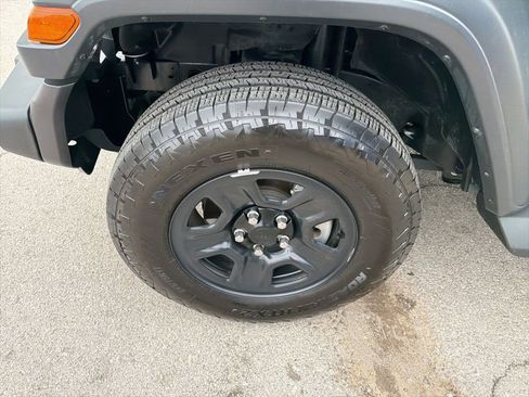 Used 2025 Jeep Wrangler Unlimited Sport AWD/4WD image 9