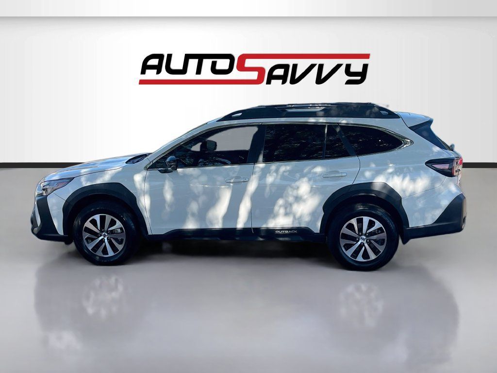 Used 2025 Subaru Outback Premium AWD/4WD image 4
