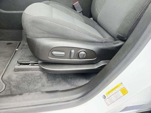 Used 2023 Chevrolet Traverse LT image 34