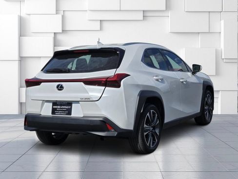 Used 2019 Lexus UX 200 w/ Premium Package FWD image 7