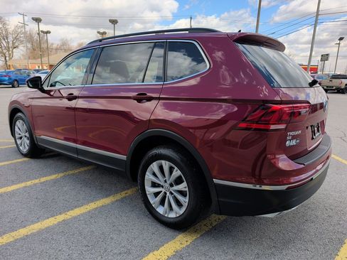 Used 2018 Volkswagen Tiguan SE w/ Panoramic Sunroof Package image 5