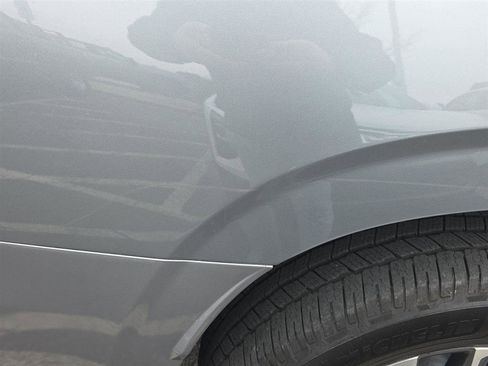 Used 2023 Chevrolet Suburban LT w/ Luxury Package image 8