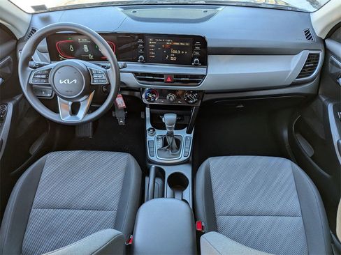 Used 2025 Kia Seltos LX image 19
