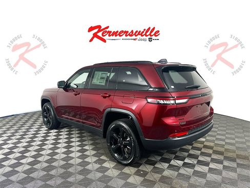 New 2025 Jeep Grand Cherokee Altitude image 5