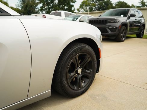 Used 2020 Dodge Charger SXT w/ Leather Interior Group RWD image 19