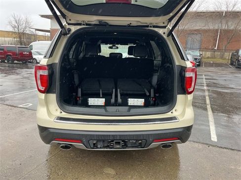Used 2018 Ford Explorer XLT w/ Equipment Group 202A image 12