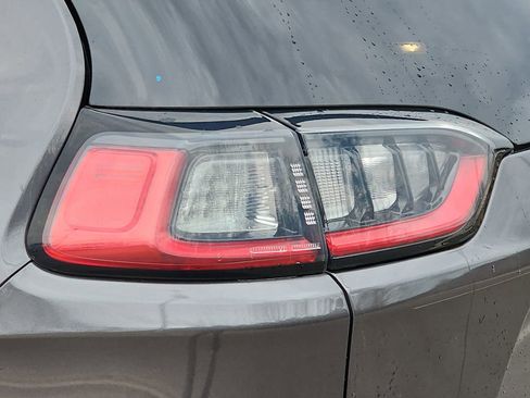 Used 2019 Jeep Cherokee Limited image 30