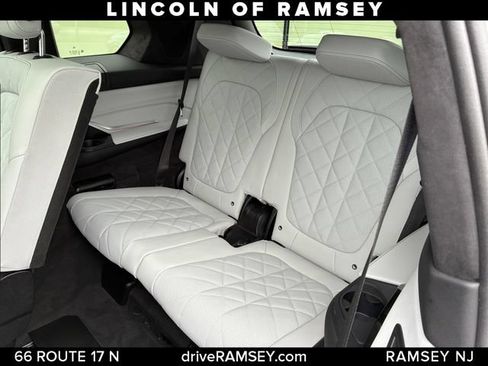 Used 2024 BMW X7 xDrive40i w/ Executive Package AWD/4WD image 24