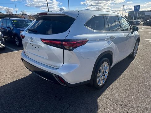 Used 2023 Toyota Highlander Limited image 9