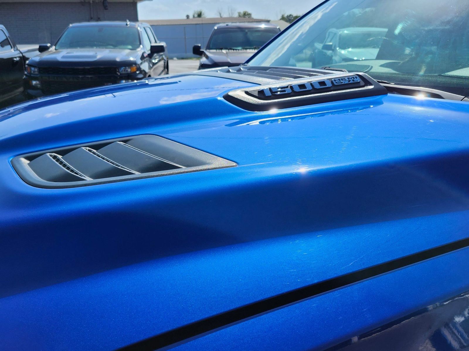 Used 2019 RAM 1500 Laramie w/ Sport Appearance Package AWD/4WD image 11