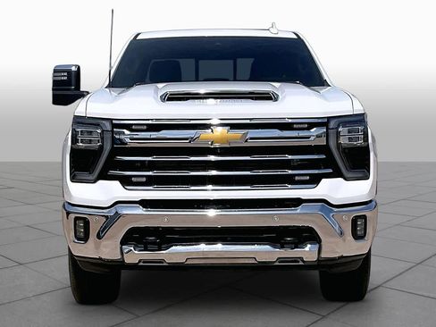 Used 2025 Chevrolet Silverado 2500 LTZ w/ LTZ Premium Package AWD/4WD image 5