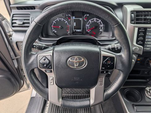 Used 2020 Toyota 4Runner SR5 AWD/4WD image 15