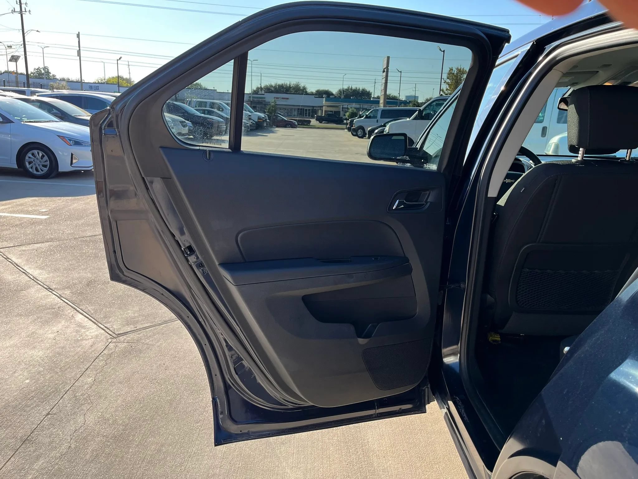 Used 2017 Chevrolet Equinox LS AWD/4WD image 29
