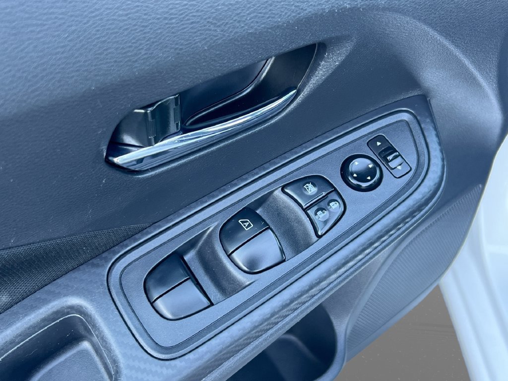 Used 2022 Nissan Versa SV FWD image 22