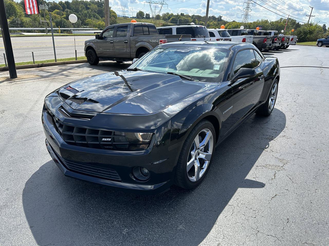 Used 2010 Chevrolet Camaro SS w/ White Stripe Package RWD image 8