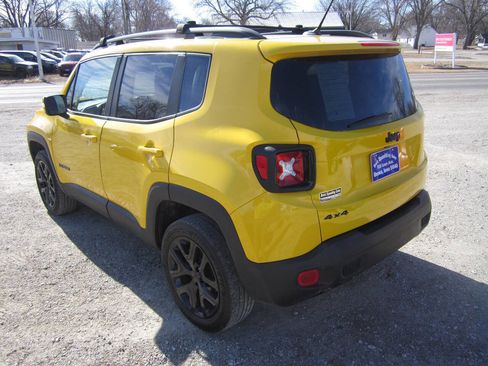 Used 2017 Jeep Renegade Altitude image 5