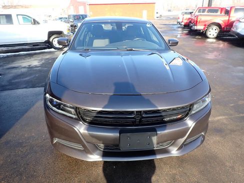 Used 2016 Dodge Charger SXT image 2