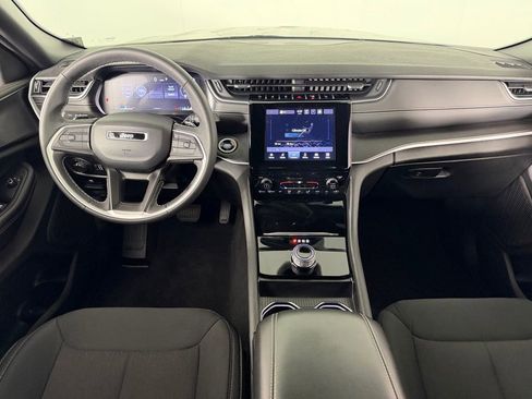 Certified 2024 Jeep Grand Cherokee Laredo image 11