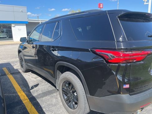 Used 2023 Chevrolet Traverse LT FWD image 4