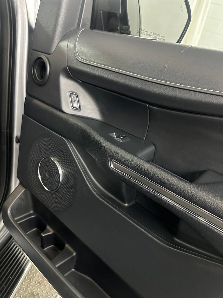 Used 2022 Ford Expedition XLT AWD/4WD image 38
