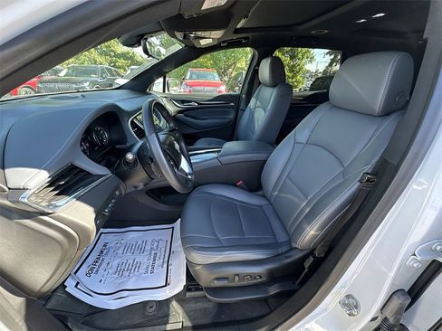 Used 2022 Buick Enclave Premium image 11