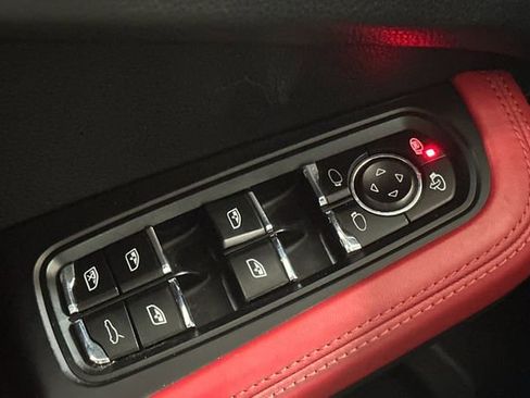 Used 2021 Porsche Macan image 13