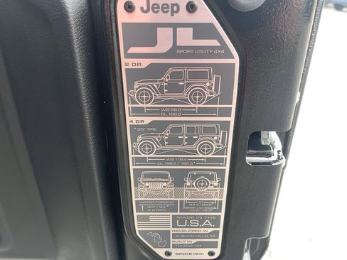 Used 2025 Jeep Wrangler Unlimited Sahara image 21