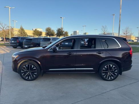 Certified 2025 Volvo XC90 T8 Ultra w/ Lounge Package image 8