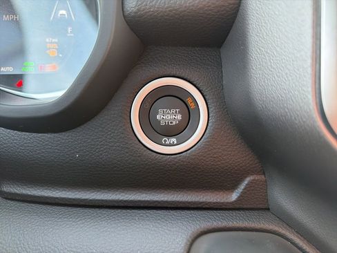 New 2026 RAM 1500 4x4 Crew Cab image 27