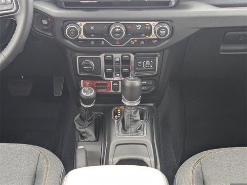 New 2025 Jeep Gladiator Willys image 19