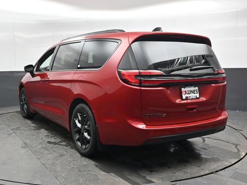 New 2026 Chrysler Pacifica Select w/ S Appearance Package FWD image 8